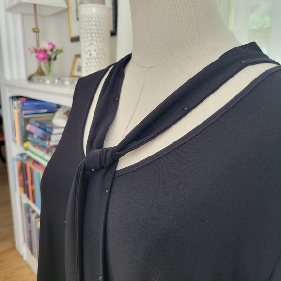 Sophisticated Anne Klein blouse - Picture 4 of 8